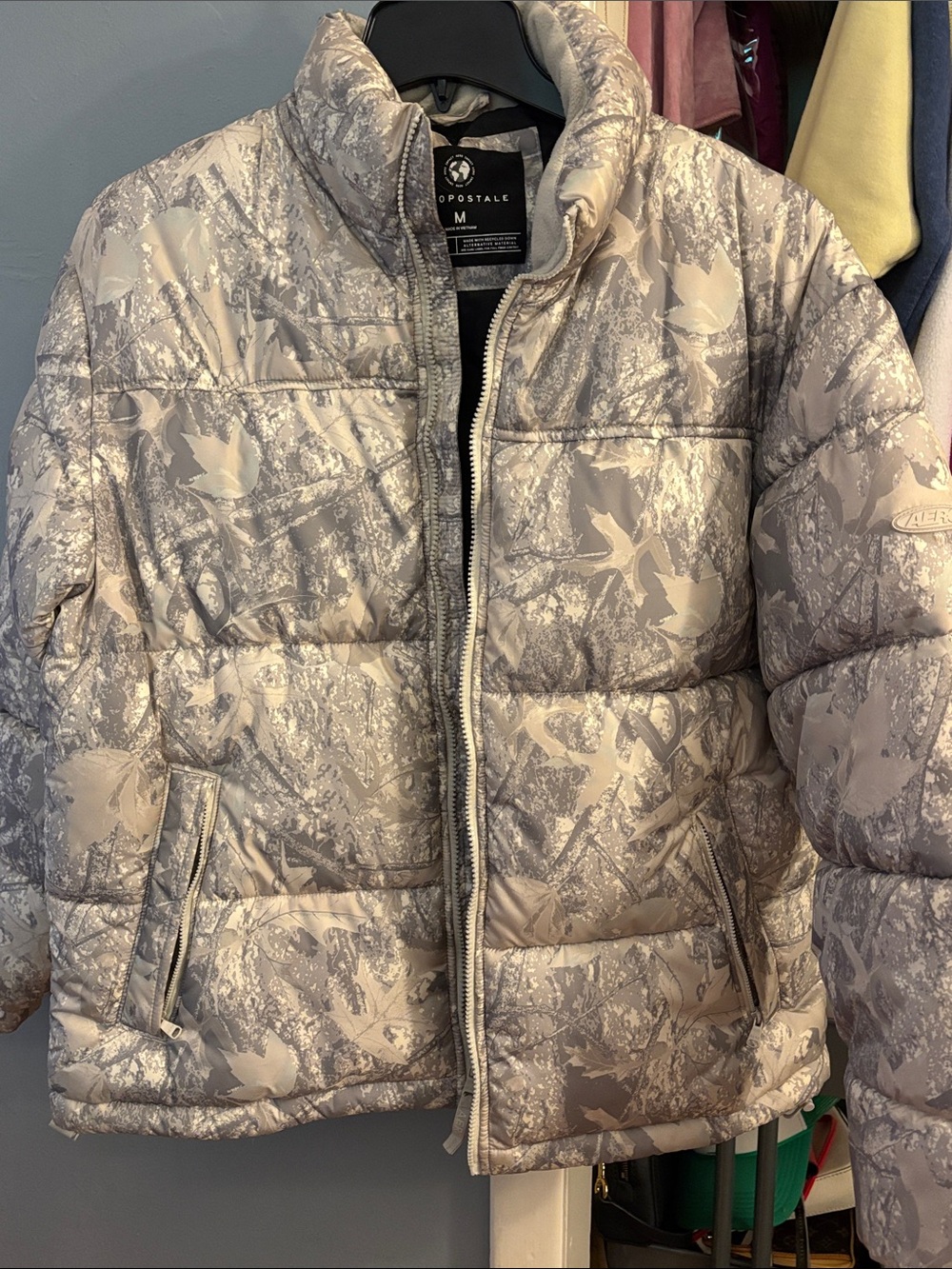 Aeropostale Girls' Light Gray & Cream Printed Puffer Jacket